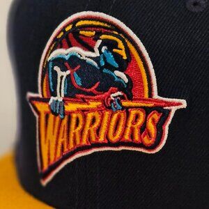 Snapbacks, fitted cap
